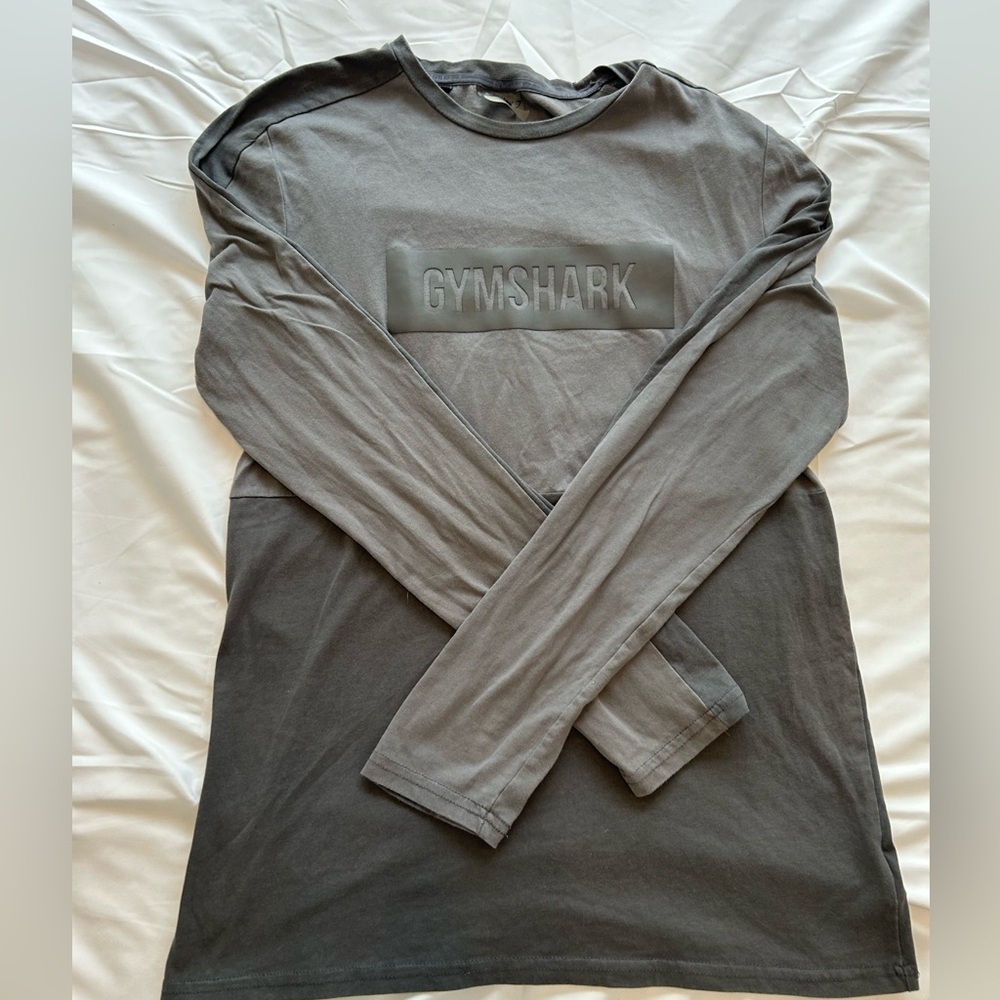 Men’s grey long sleeve gymshark shirt